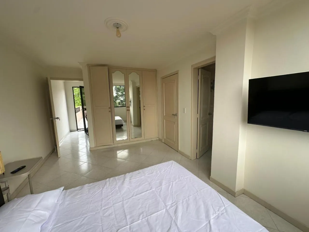 Gran Habitacion Con Terraza Cali Pensionat