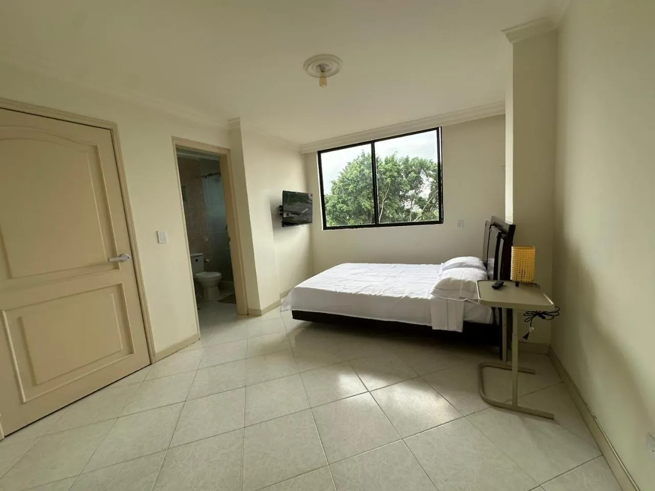 Gran Habitacion Con Terraza Cali